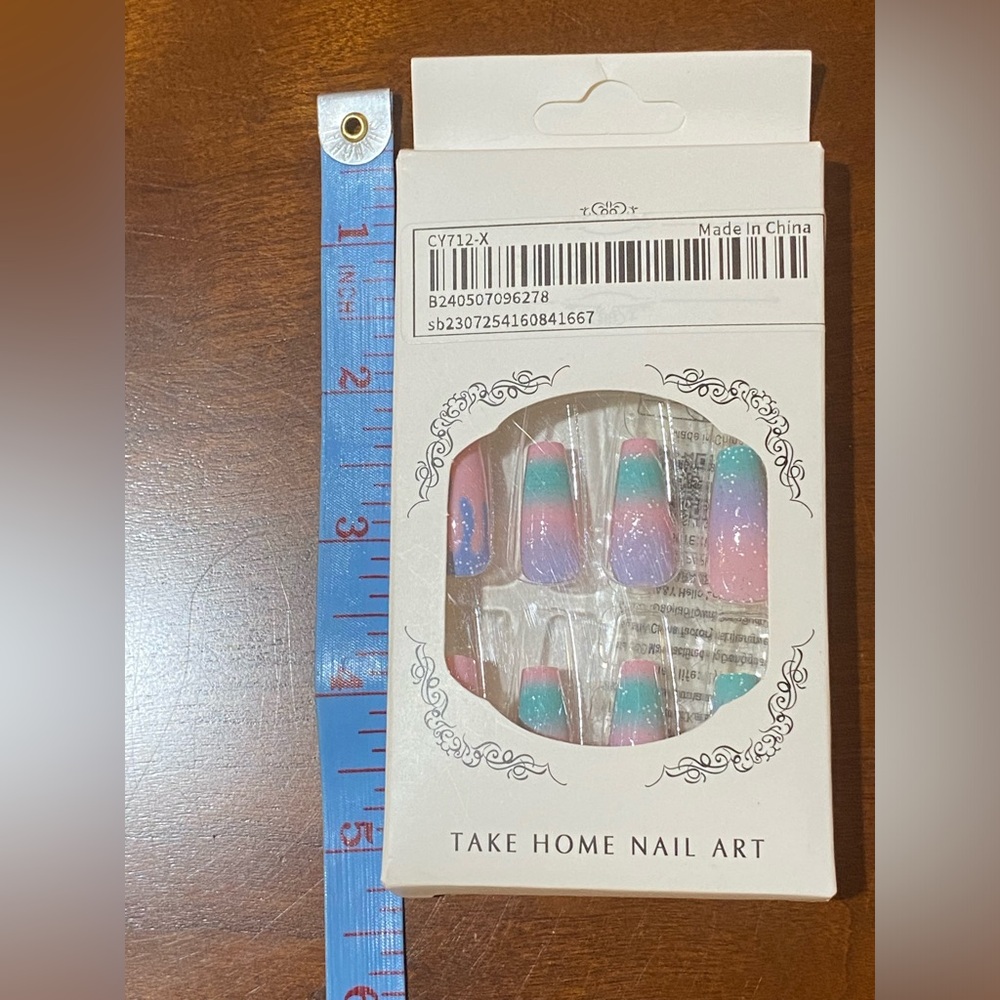 NWT take home nail art kit includes many nails, the adhesives dual emery board - Picture 5 of 15